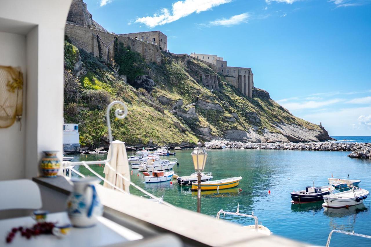 Casa Cinzia In Marina Di Corricella Villa Procida Eksteriør bilde